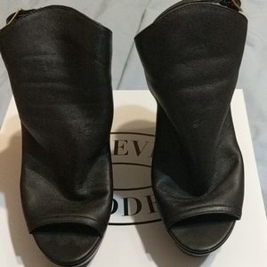 Steve Madden Black Drape Platform 7.5
